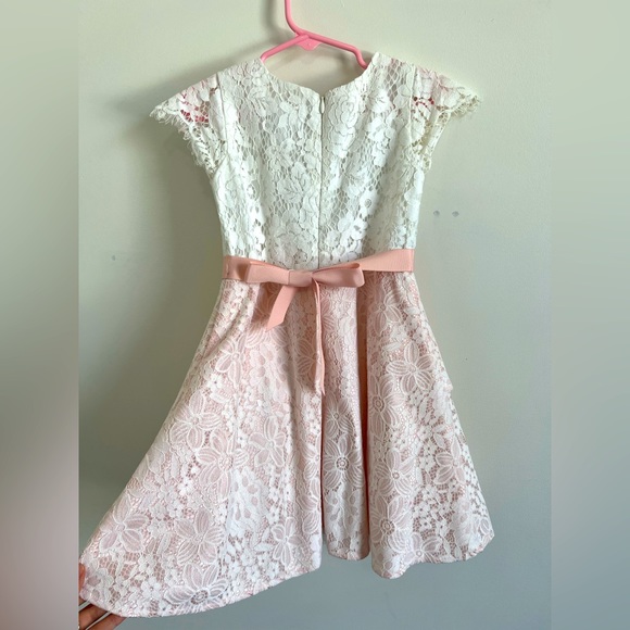 Girls lace dress Size5 - Picture 2 of 5